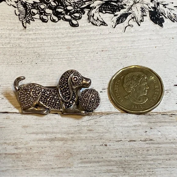 🍒3 for $33🍒  Adorable Dachshund Weiner Dog Faux Marcasites Brooch Pin - Picture 3 of 6